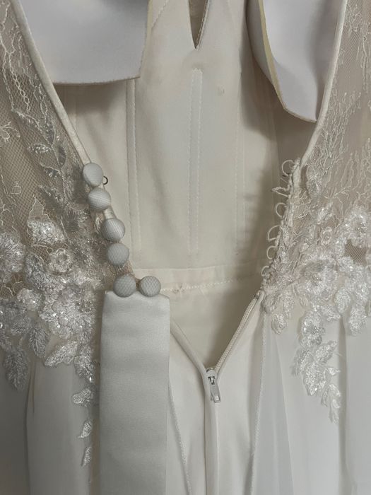 Suknia ślubna z salonu z wyciętymi plecami rozmiar 36/8