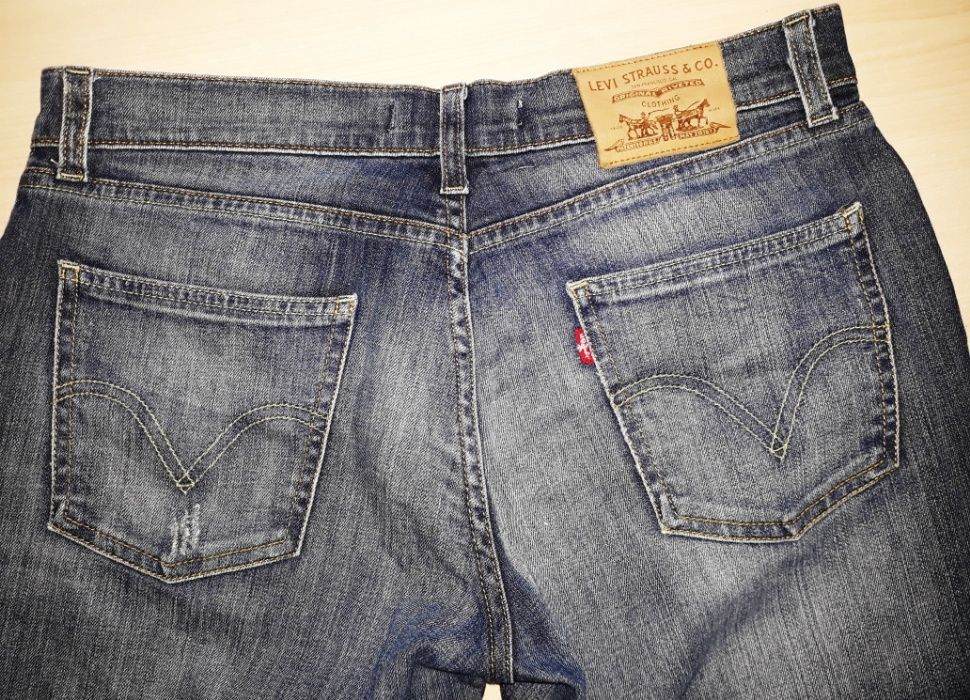 Продам джинсы фирмы "Levis" (Марокко).