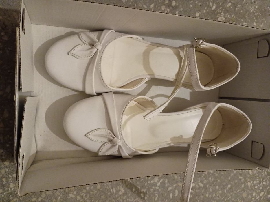 Buty / Pantofle komunijne róż. 34