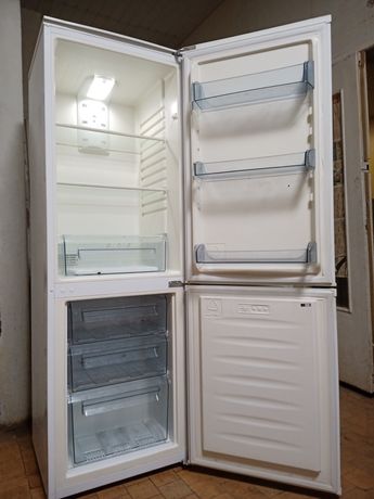 Продам двухкамерний холодильник Amica No Frost.