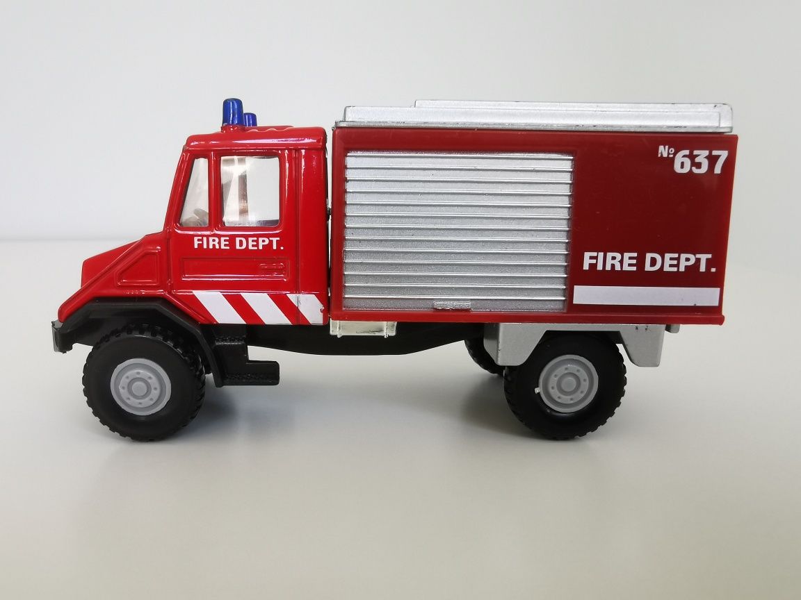 Welly Model Ciężarówka Mercedes-Benz Unimog Straż Pożarna 1:34