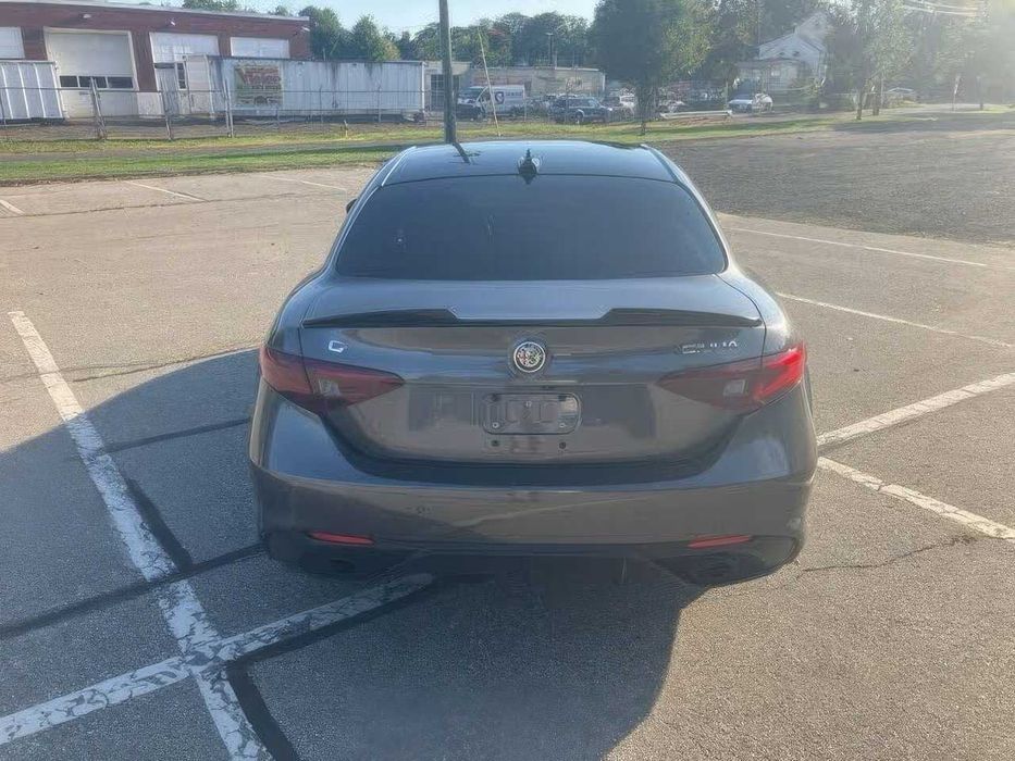 Alfa Romeo Giulia Veloce      2022