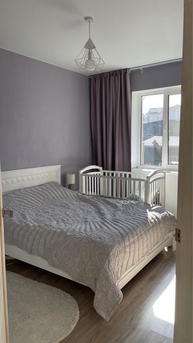 Будинок з гарним ремонтом та меблями в мальвничій Бучі