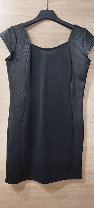 Elegancka sukienka, mała czarna