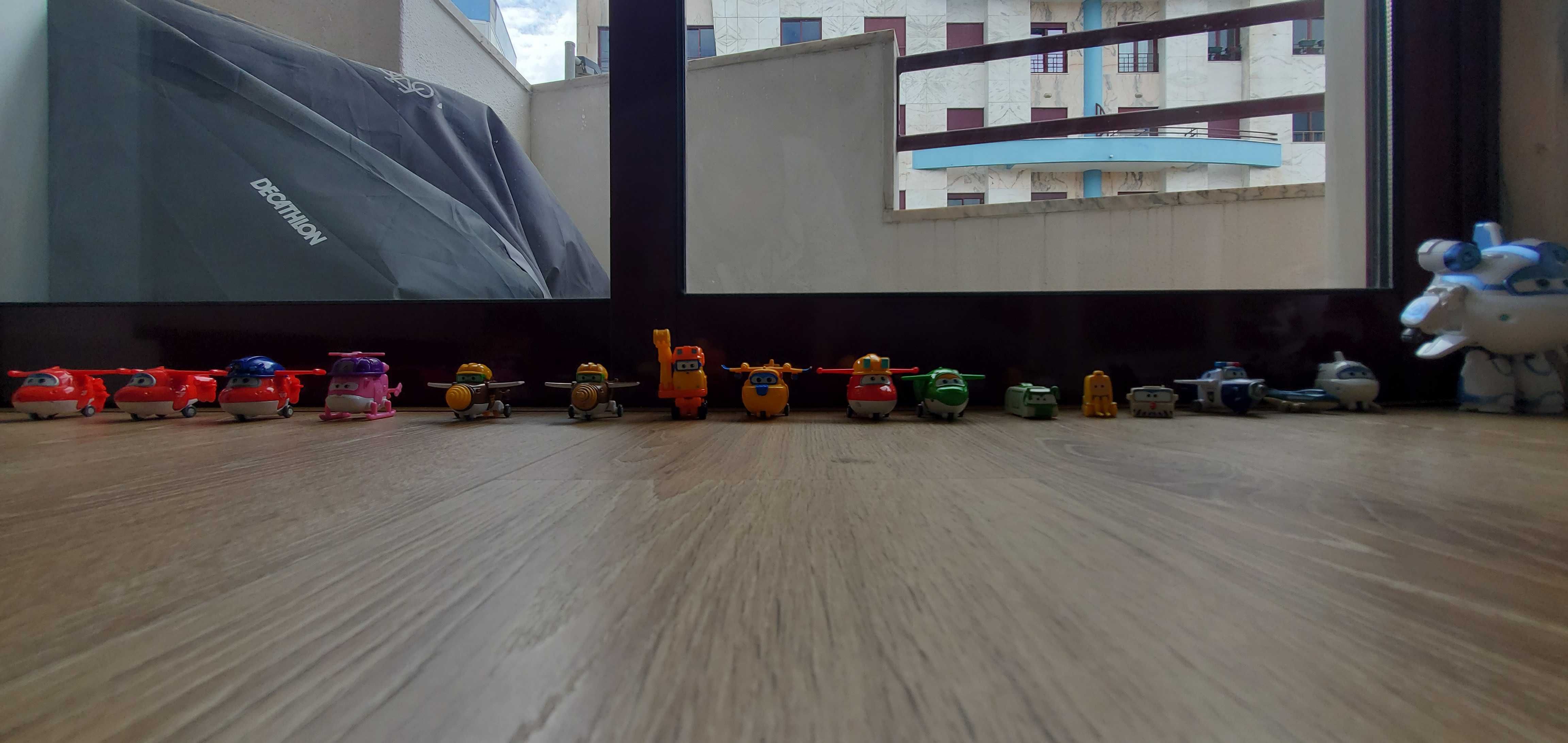 Bonecos superwings