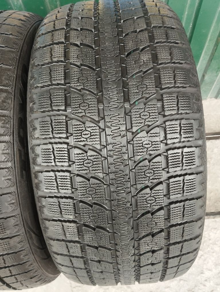 Пара зимових шин Toyo 295/40/21