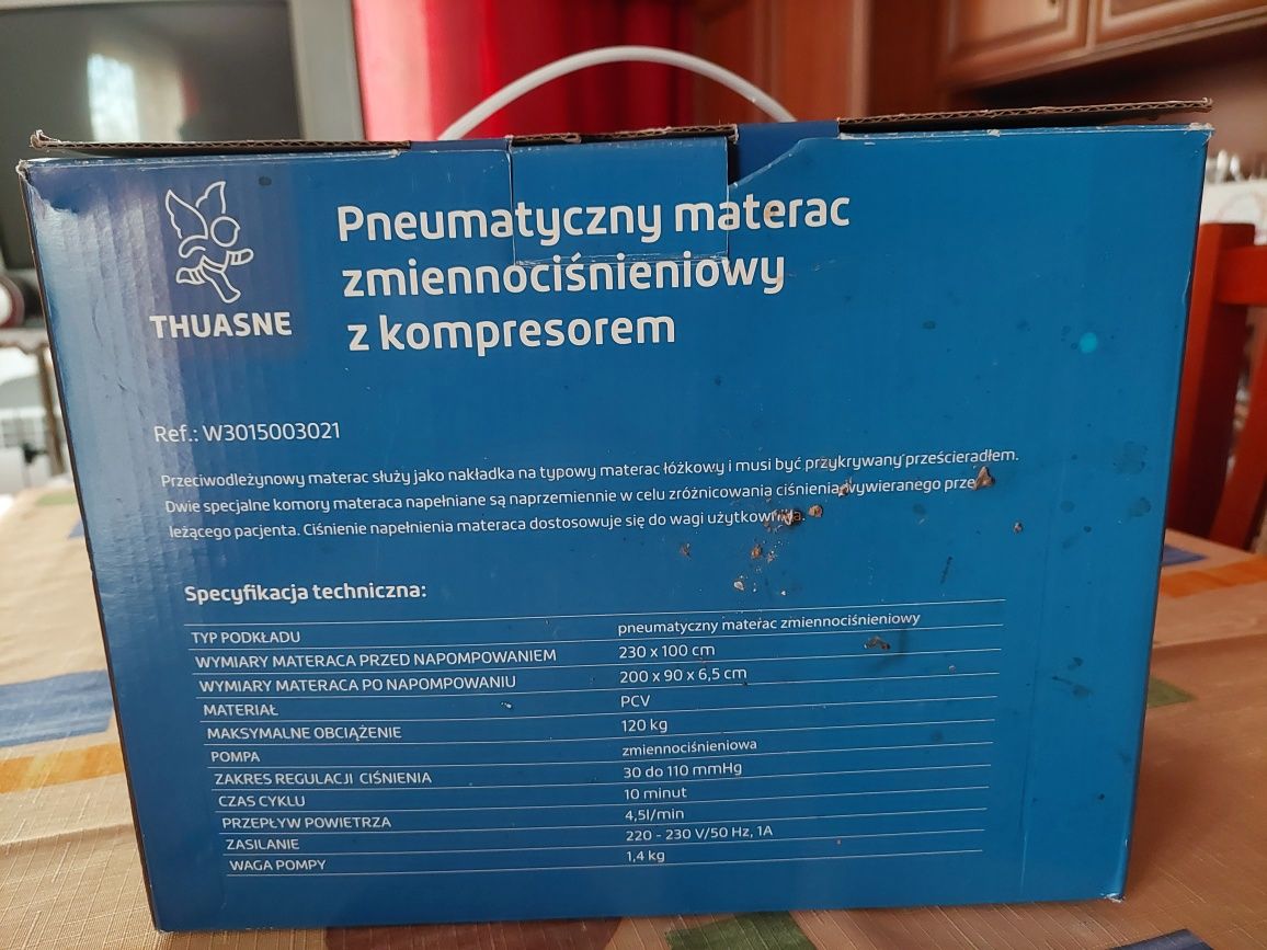 Pneumatyczny materac zmiennociśnieniowy z kompresorem