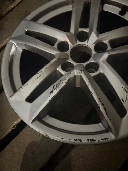 ORYGINALNA felga aluminiowa AUDI A4 (B9) 7Jx17 et 42