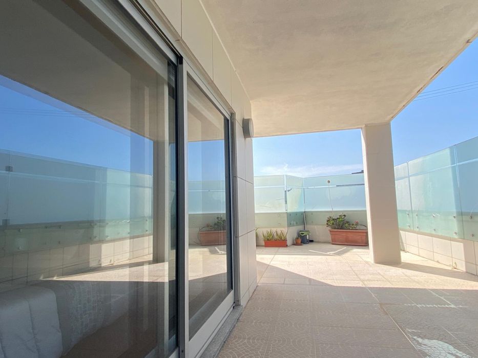T4 Último piso com Terraço e Garagem para 4 carros