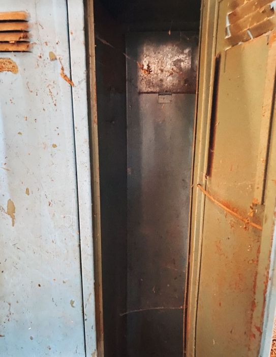 Шафа шкав металевий ящик в майстерню  шухляда для роздягальні не дорог