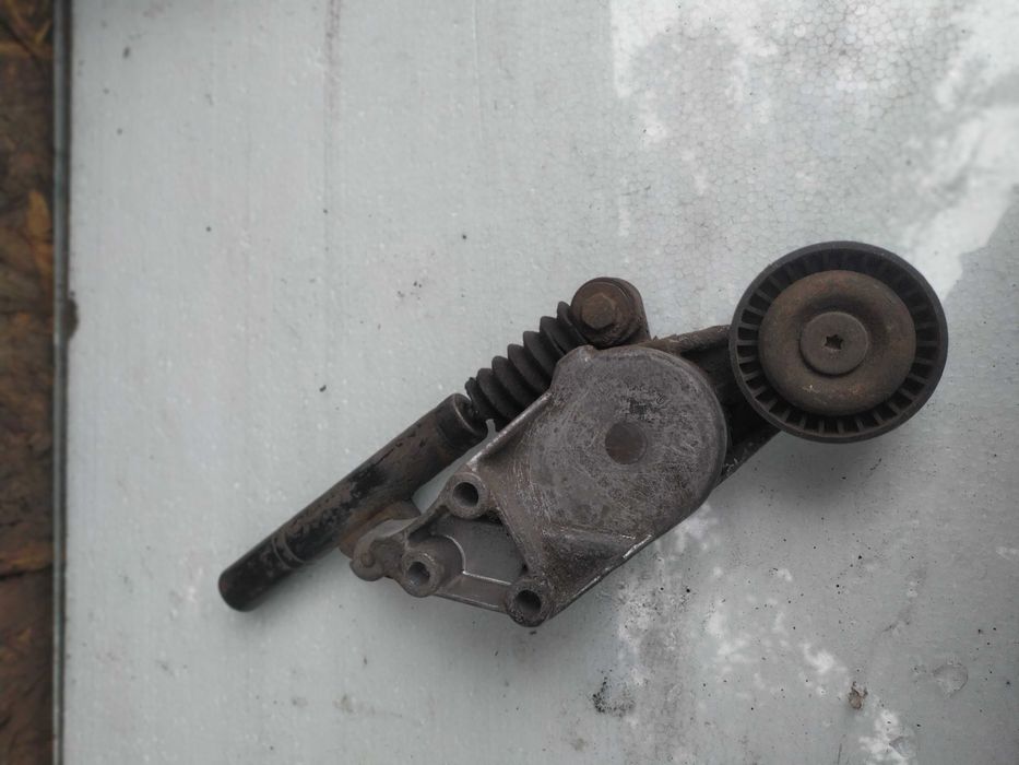 Натяжитель ремня генератора Гольф 4 Ауді Golf 4 Audi 1.9TDI