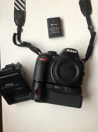 Nikon D3100 body + grip