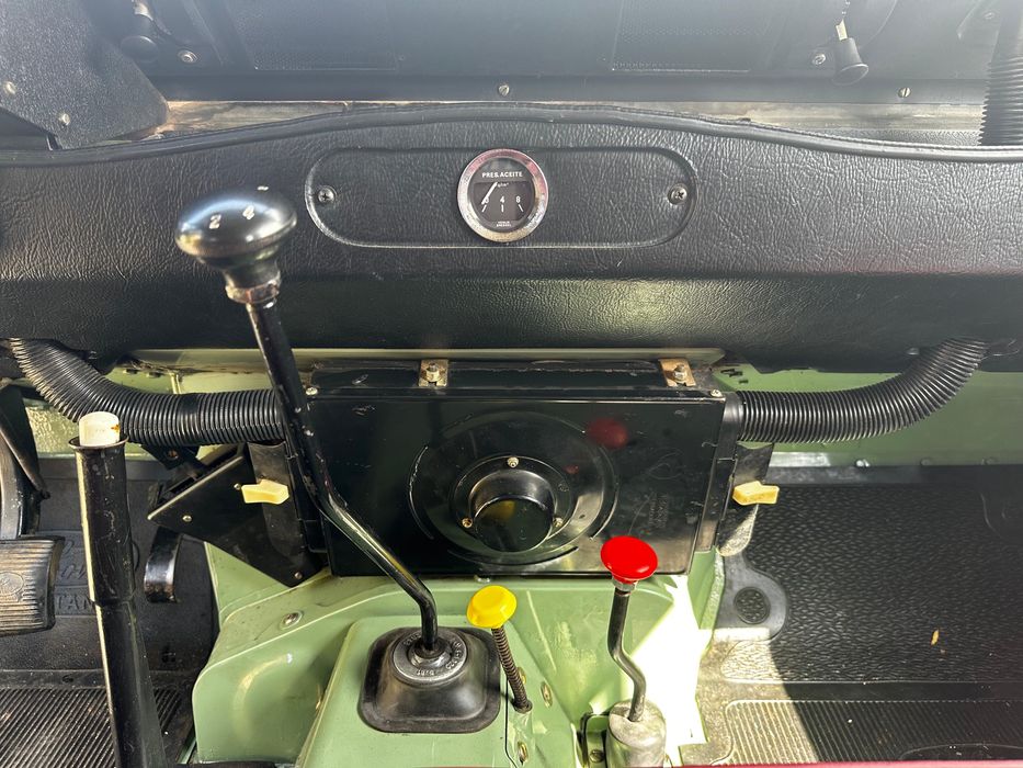 Land Rover Santana Series III 109