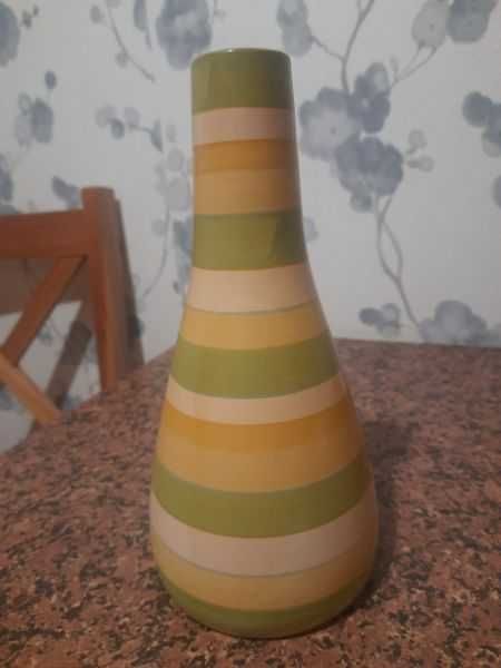 Wazon - wysokość 24 cm.