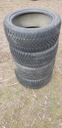 Opony zimowe Dunlop 255/40R18