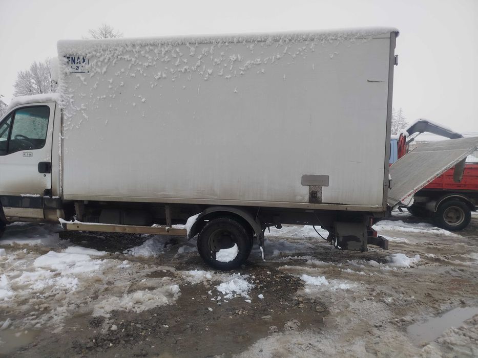 Zabudowa IZOTERMA 8palet + winda UDT