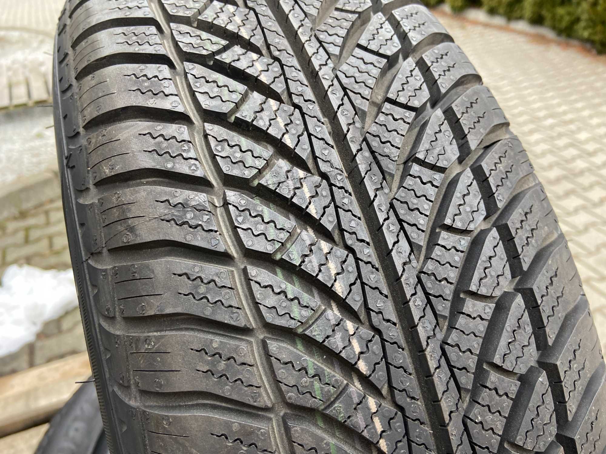 205/60R16 Goodyear Ultra Grip 8 Performanc Run Flat BMW