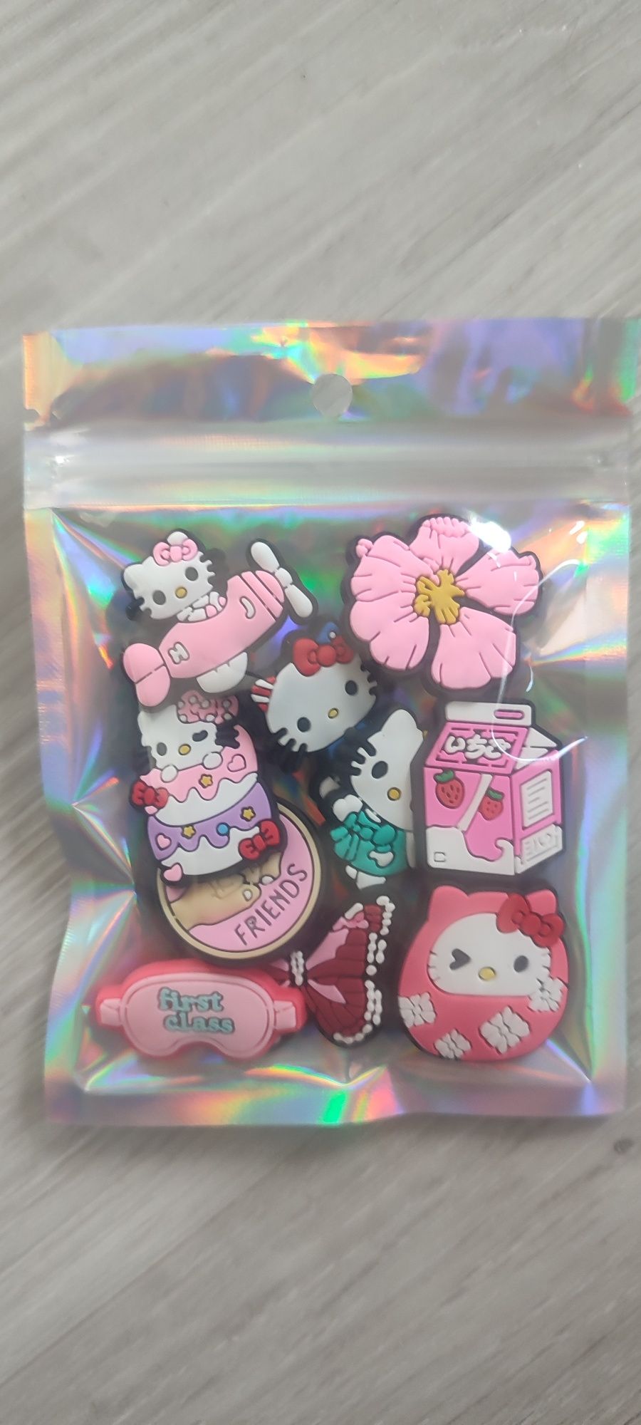 Przypinki do Crocs Hello Kitty 10 szt