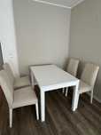Mesa branca extensível + 4 cadeiras em muito bom estado
