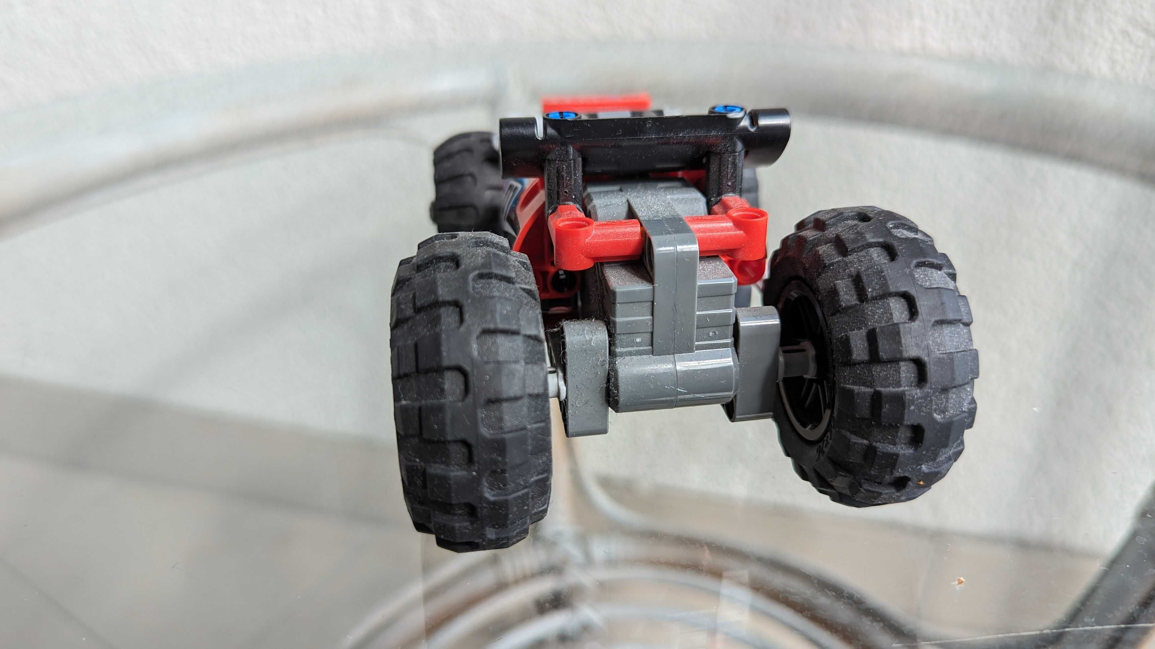 LEGO Technic 42073 Czerwona Wyścigówka