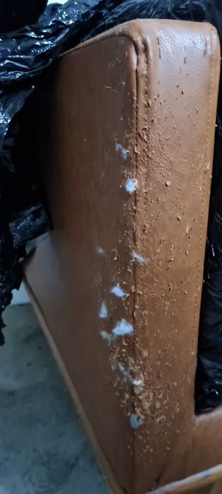 Sofa em pele sintética