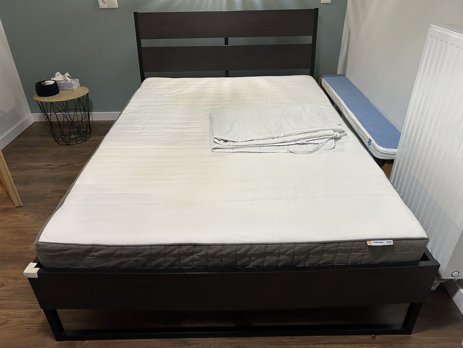 Łóżko 140x200 cm Ikea Trysil + materac Morgedal + osłona
