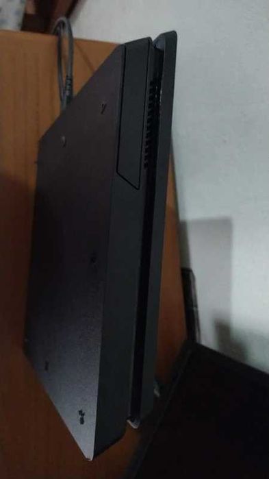 Vendo PS4 mais comando original