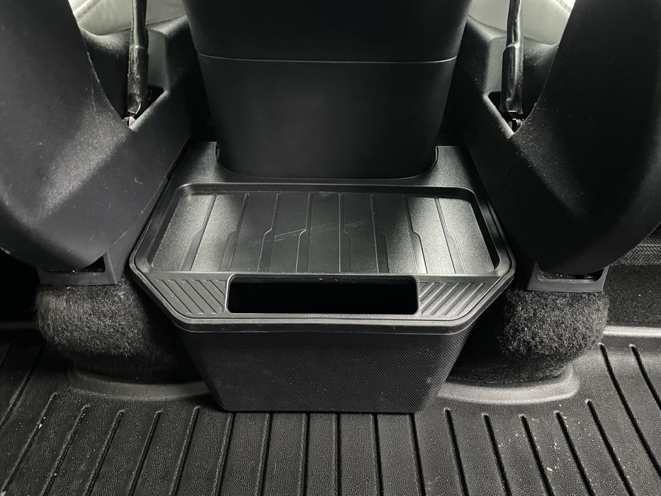 Органайзер Tesla Y (20-24) для другого ряду сидінь