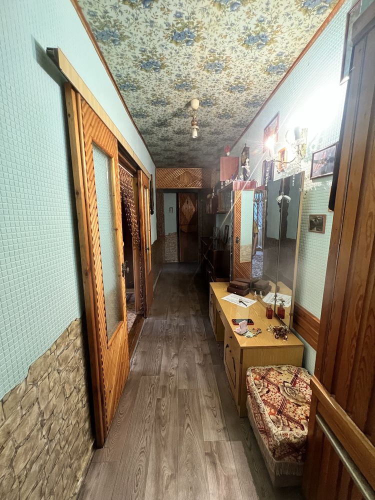 Продаю от хозяина Трехкомнатную квартиру чешка Соляные