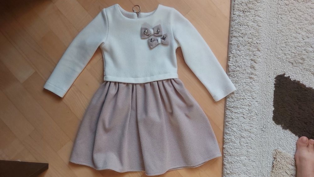 Тепле святкове плаття