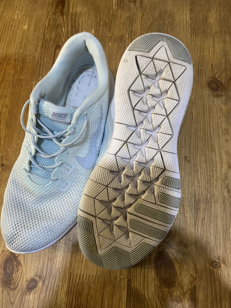 Кросівки  nike 43 р.бу.