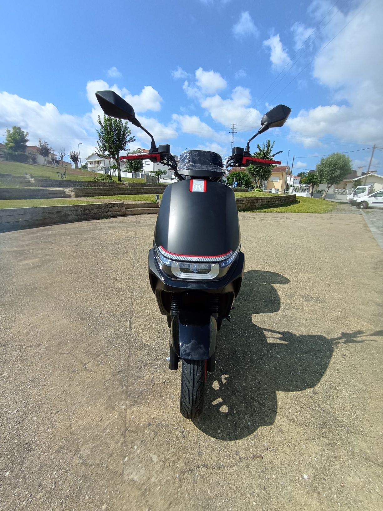 Bicicleta tipo mota scooter eléctrica Raider S4 PRO 72V 20Ah SLA Lítio