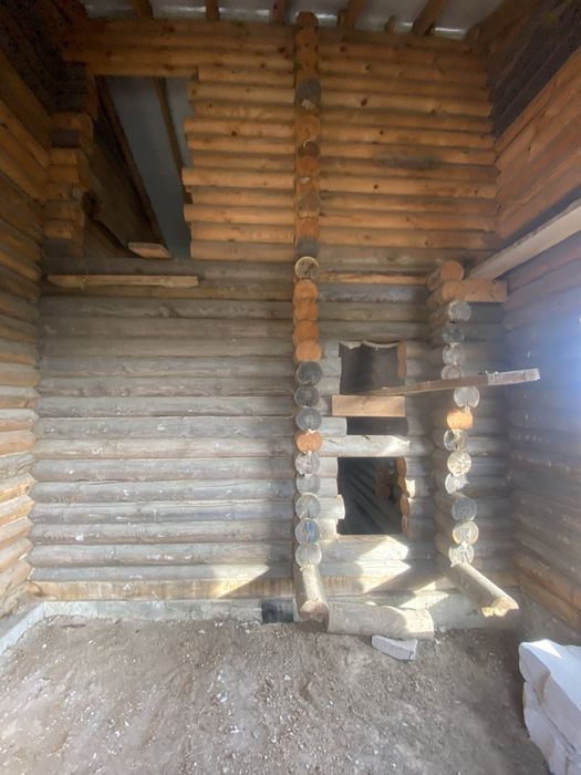 Деревяний будинок із оциліндрованого бруса.