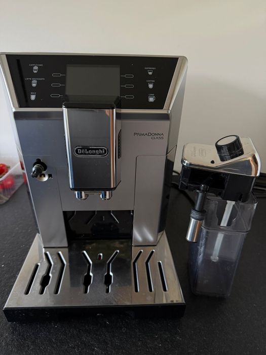 Automatyczny ekspres ciśnieniowy De'Longhi