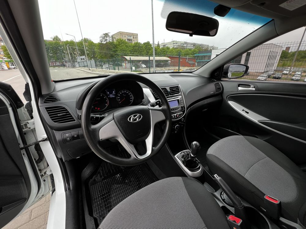 Hyundai Accent 2012