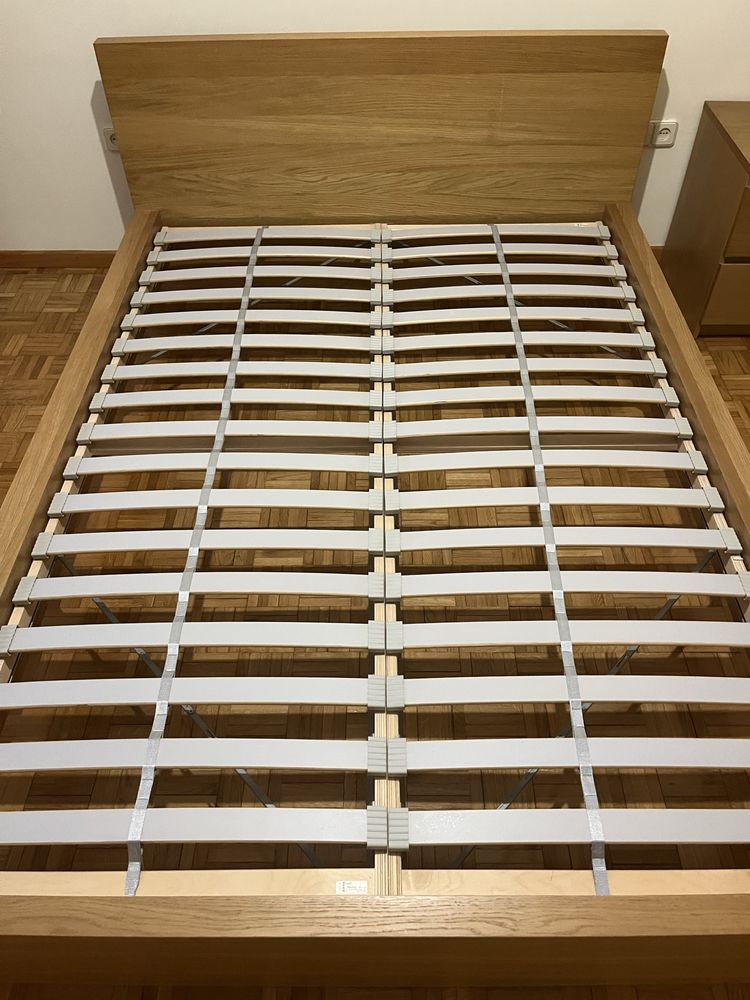 IKEA Cama de casal com mesa de cabeceira (Como Nova)