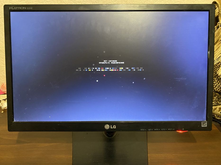 монитор LG Flatron E2242C-BNA.