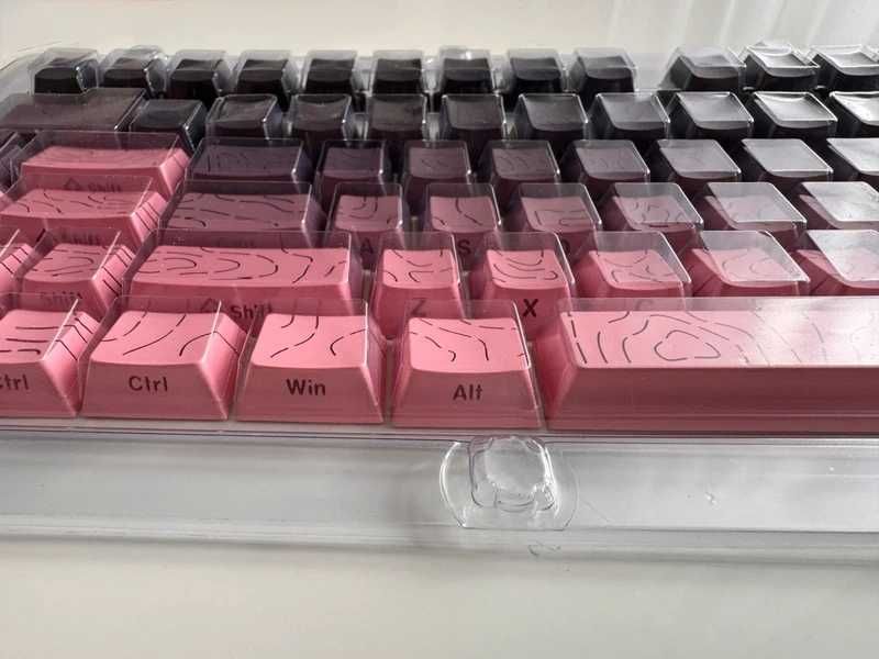Różowo-Czarne Keycapsy Nakładki na klawiaturę