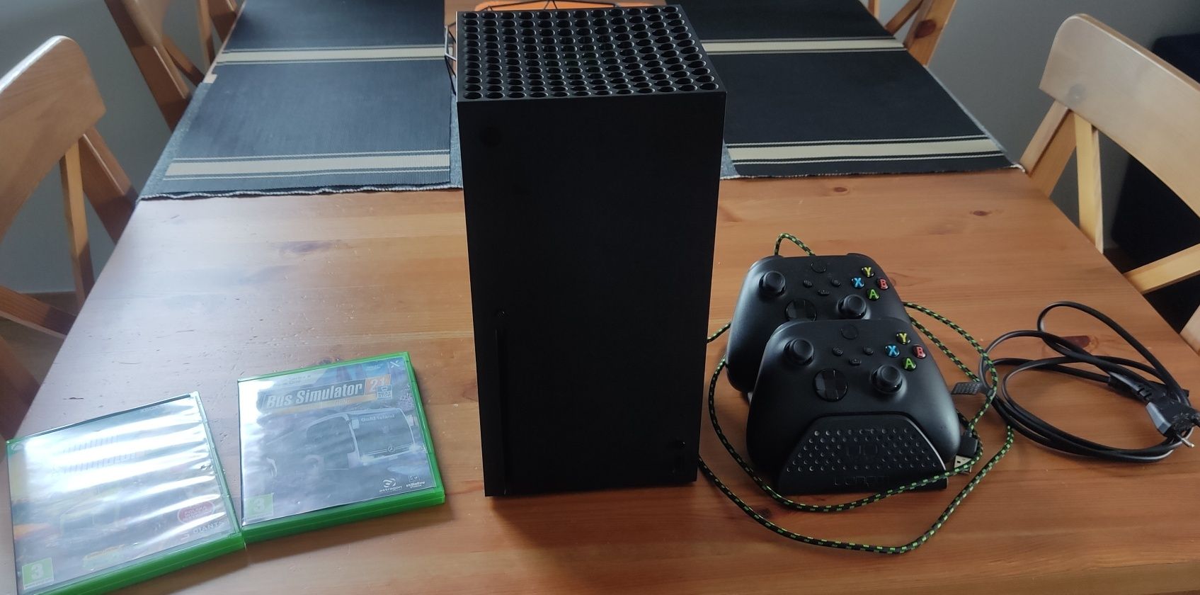 Xbox Series X + 2 pady (Hall Effect) + stacja ładująca + 2 gry !