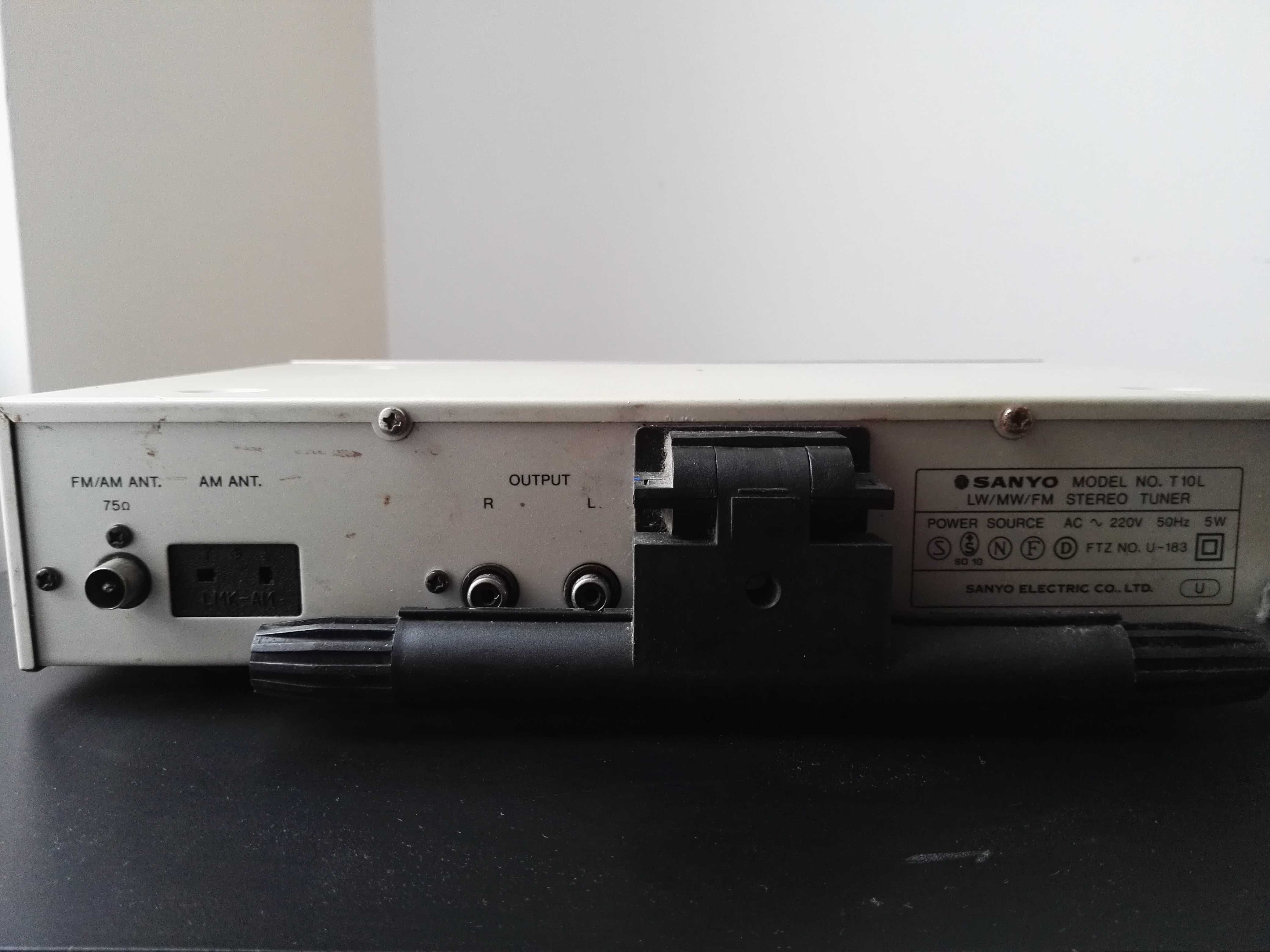 SANYO T10L tuner radiowy analogowa skala midi radio AM/FM/LW