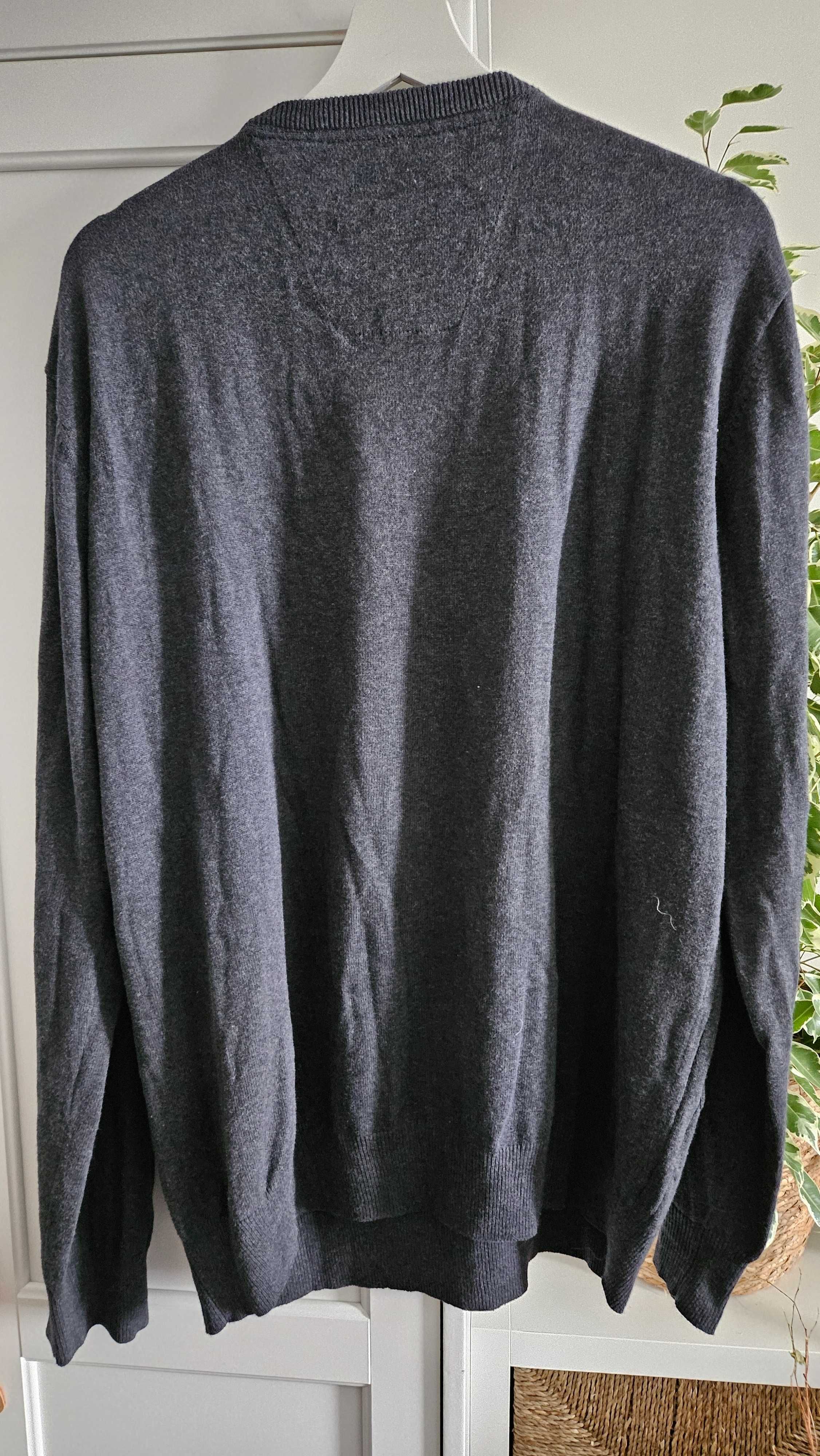 Sprzedam sweter marki Carry