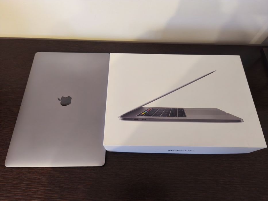 MacBook Pro 15 I7 16GB RAM 256 SSD - Excelente estado