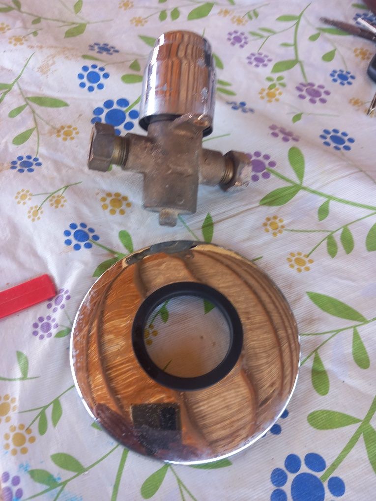 Torneira de pé com temporisador
