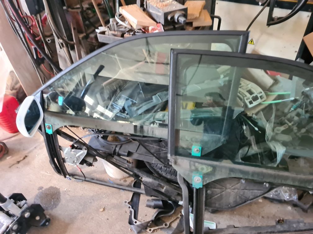 Mechanizm opuszczania szyby prawy ramka lewy Audi A3 8L 3drzwi 2002r