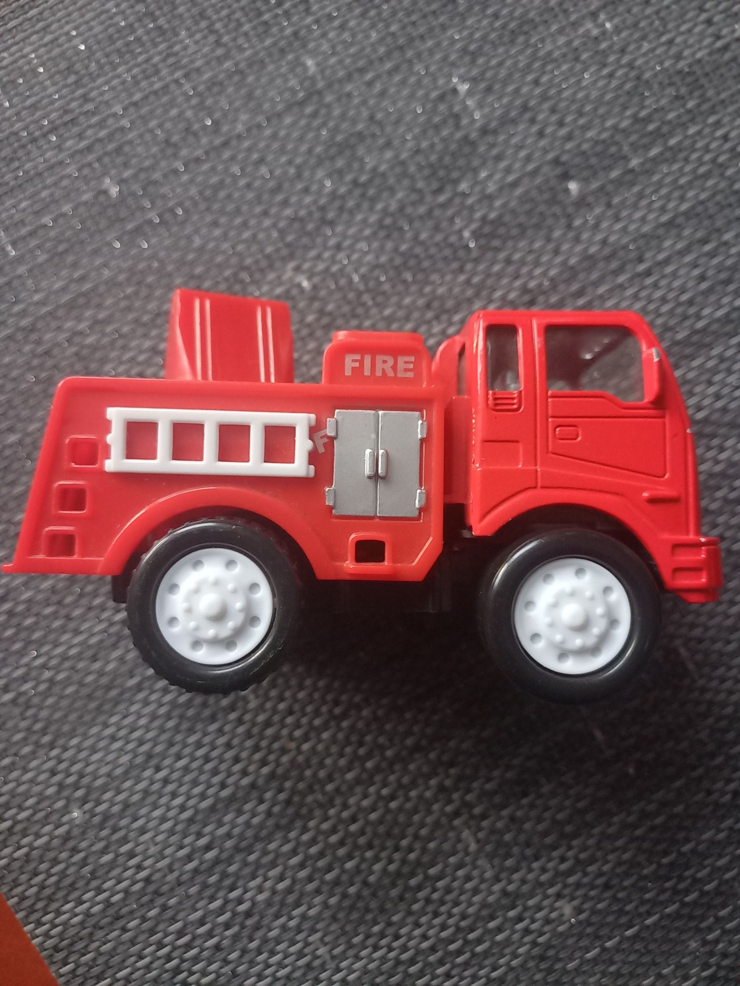 Zabawka Wóz strażacki z dźwiękiem