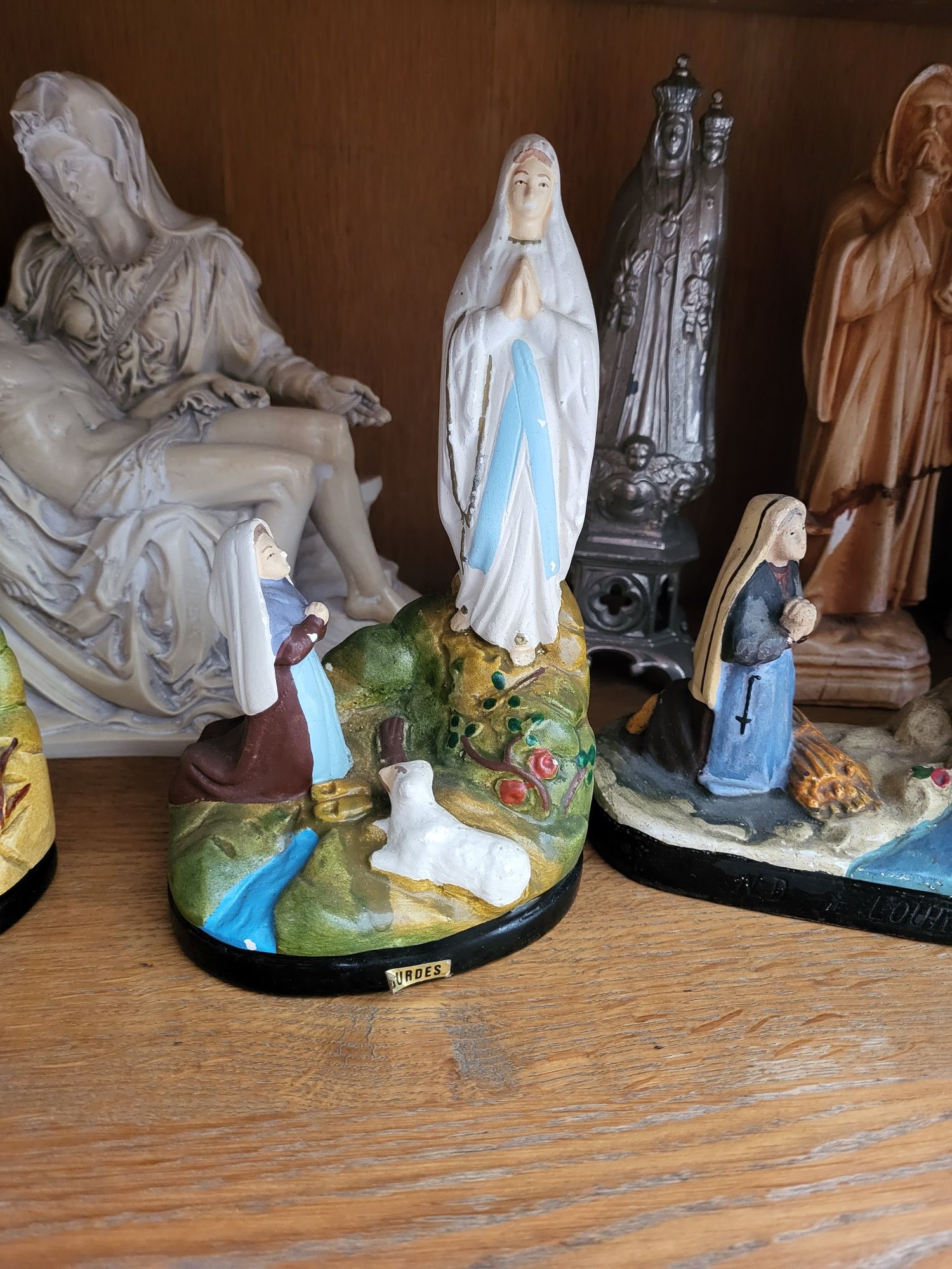 Gipsowa figurka Maryja grota Matka Boża Lourdes