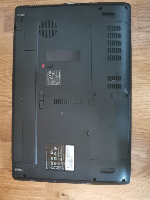 Emachines e642 на запчастини (корпус, кулер, петлі тощо)