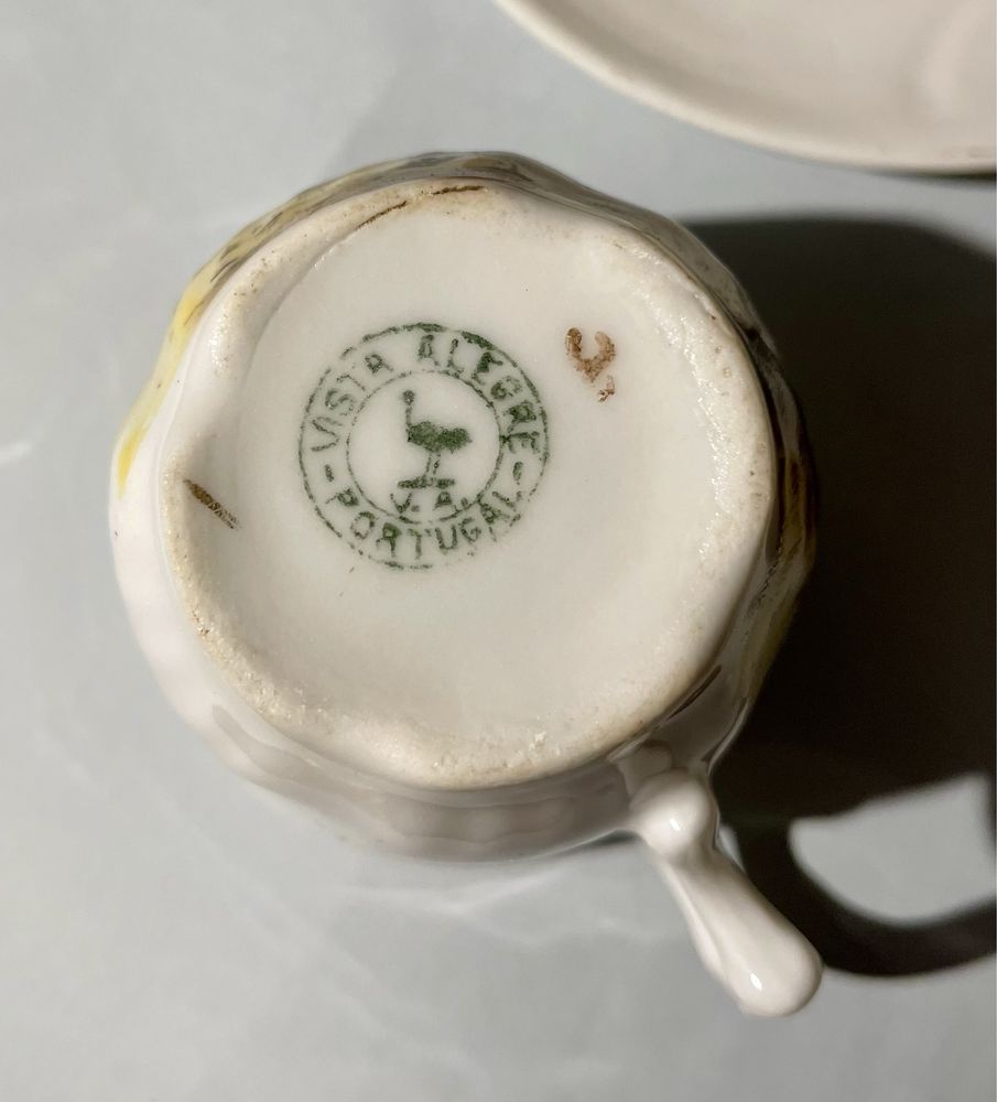 4 Chávenas com pires de café em porcelana da Vista Alegre século XIX