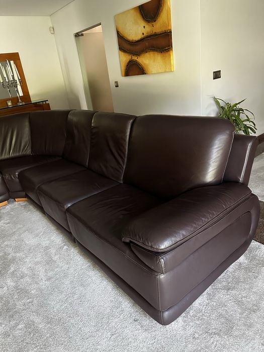 Sofá em pele castanho