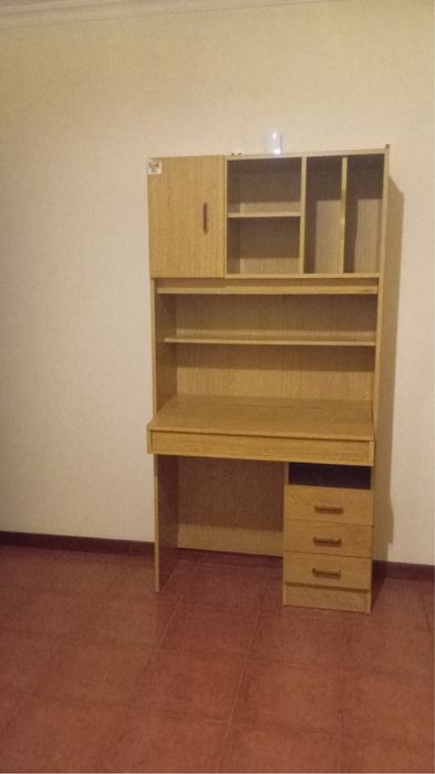Vendo secretária de madeira